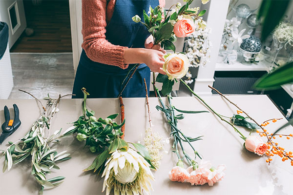 Bouquet de fleurs, fleuriste un métier de passion : Flora Nova, un groupe porteur pour développer une franchise le Jardin des Fleurs ou Oya Fleurs. Devenez franchisé !